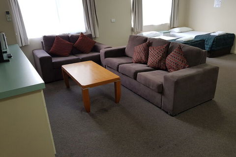 Earls Court Motor Inn - Holiday Sunshine Coast 4