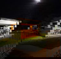 Jacaranda Motel  Holiday Units - Sunshine Coast Tourism