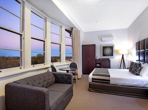 Monte Pio Hotel & Conference Centre - Sunshine Coast Tourism 1