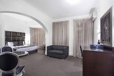 Monte Pio Hotel & Conference Centre - Sunshine Coast Tourism 0