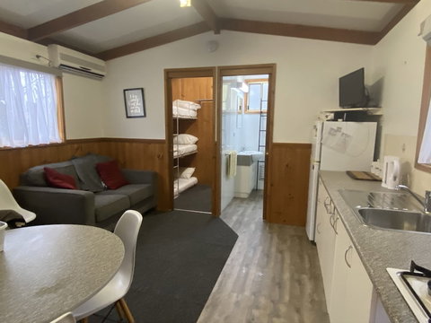 Beechworth Cabins - Holiday Sunshine Coast 5