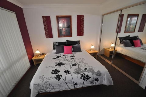 Beachfront Apartments Narooma - Sunshine Coast Tourism 5