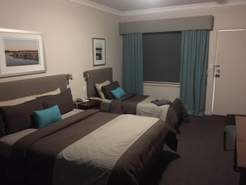 Pastoral Hotel Motel - Holiday Sunshine Coast 1