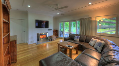 G.g's By The River - Holiday Sunshine Coast 3