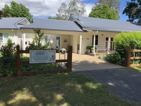 G.g's By The River - Holiday Sunshine Coast 0
