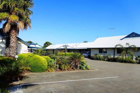 Torquay Tropicana Motel - Holiday Sunshine Coast 0