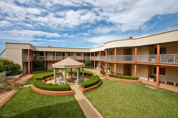 Cosmopolitan Apartments - Sunshine Coast Tourism 0