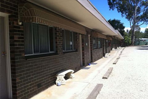 Tartan Motel - Sunshine Coast Tourism 1