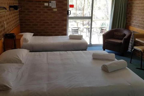 Corowa Golf Club Motel - Holiday Sunshine Coast 3