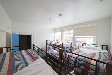 Brunswick Hotel Hostel - Holiday Sunshine Coast 4