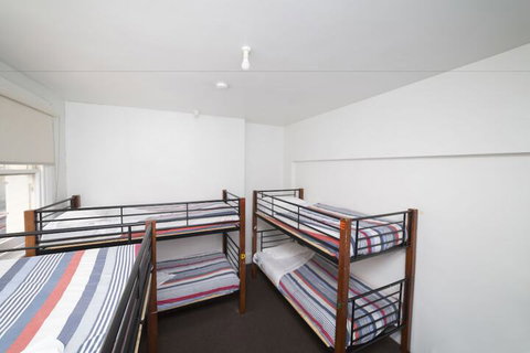 Brunswick Hotel Hostel - Holiday Sunshine Coast 3