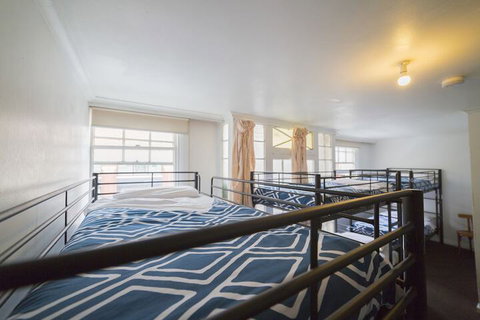 Brunswick Hotel Hostel - Holiday Sunshine Coast 2