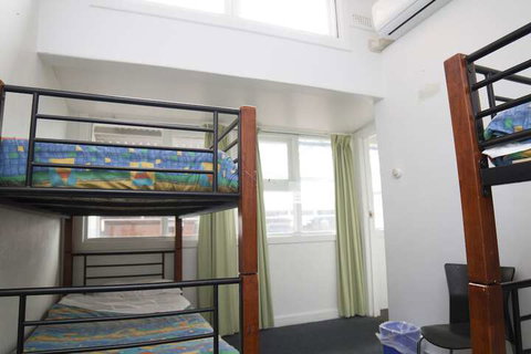 Brunswick Hotel Hostel - Holiday Sunshine Coast 7