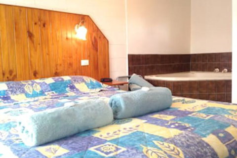 Pelicans Motel San Remo - Holiday Sunshine Coast 1