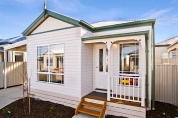 Werribee Short Stay Villas & Accommodation - Holiday Sunshine Coast 0