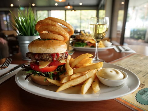 Bribie Island Hotel - Sunshine Coast Tourism 5