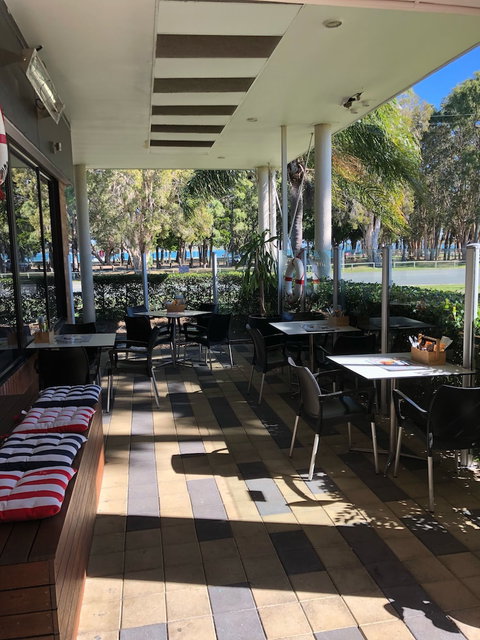Bribie Island Hotel - Sunshine Coast Tourism 3