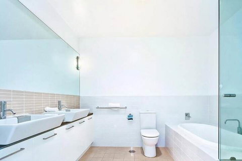 Breeze Beachfront Apartments - Sunshine Coast Tourism 3