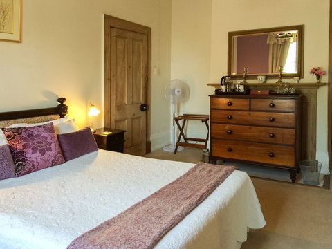 The Racecourse Inn - Holiday Sunshine Coast 6