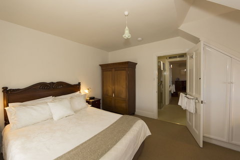 The Racecourse Inn - Holiday Sunshine Coast 4