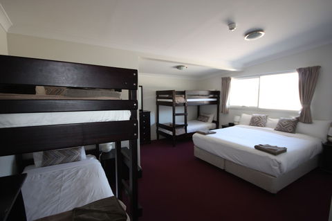 The Lions Lair - Sunshine Coast Tourism 2