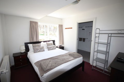 The Lions Lair - Sunshine Coast Tourism 6