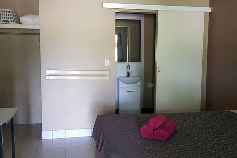 Beagle Motor Inn - Sunshine Coast Tourism 3