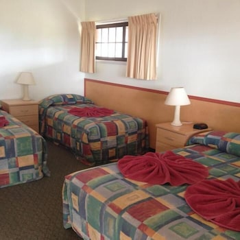 Landsborough Lodge Motel - Sunshine Coast Tourism 5