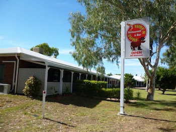 Landsborough Lodge Motel - Sunshine Coast Tourism 0
