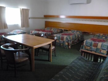 Landsborough Lodge Motel - Sunshine Coast Tourism 2