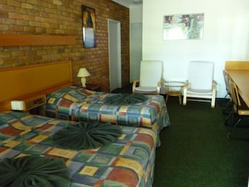 Landsborough Lodge Motel - Sunshine Coast Tourism 3
