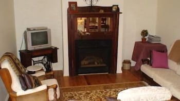 Albury Cottages - Holiday Sunshine Coast 3