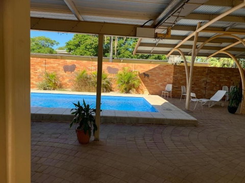 Jumbuck Motel - Sunshine Coast Tourism 1