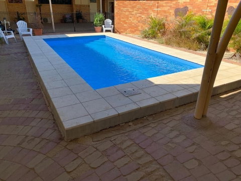 Jumbuck Motel - Sunshine Coast Tourism 3
