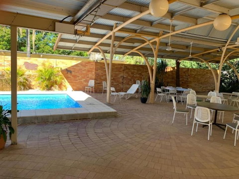 Jumbuck Motel - Sunshine Coast Tourism 4