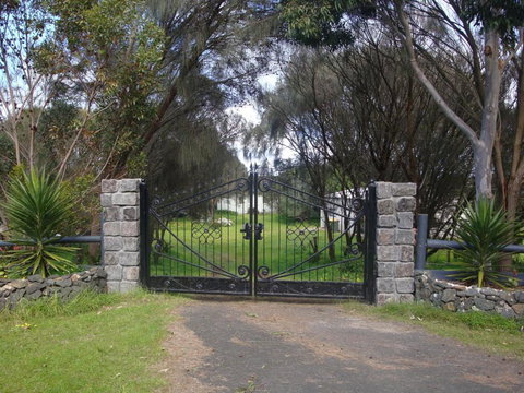 Absolute Waterfront Cottage - Sunshine Coast Tourism 5