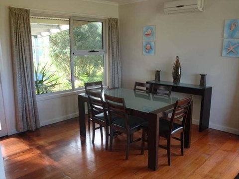 Absolute Waterfront Cottage - Sunshine Coast Tourism 4