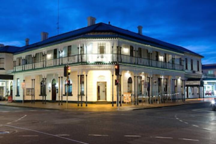 Mount Gambier SA Holiday Sunshine Coast