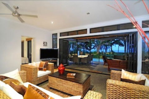 Bramston On The Beach - Holiday Sunshine Coast 5