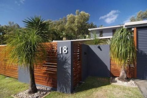 Bramston On The Beach - Holiday Sunshine Coast 1