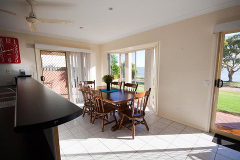 Lake Boga Waterfront Holiday House - Holiday Sunshine Coast 1