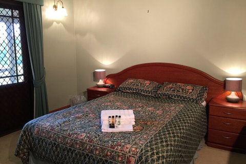 Relaxin - Holiday Sunshine Coast 1