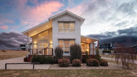 Alpine Snow Angels Retreat Luxurious Snowy Mountains Living - Holiday Sunshine Coast 2