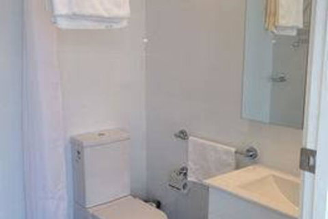 Queenscliff Hotel - Holiday Sunshine Coast 6