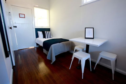 Tea Gardens Hotel - Sunshine Coast Tourism 3