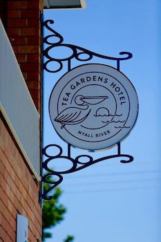 Tea Gardens Hotel - Sunshine Coast Tourism 0