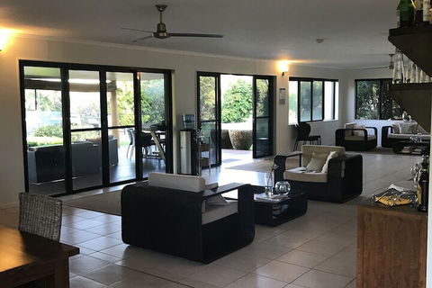 Crystalbrook Lodge - Holiday Sunshine Coast 2