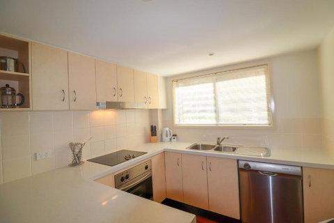 Dollarbird Treetops Townhouse - Holiday Sunshine Coast 4