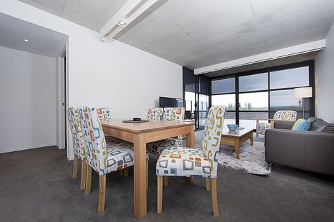 Accommodate Canberra - Dockside - Holiday Sunshine Coast 6