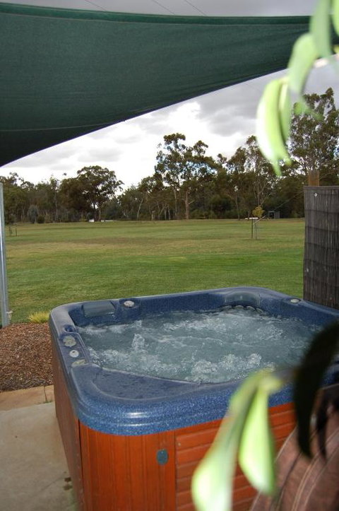 Goolwa Spa & River Retreat House - Holiday Sunshine Coast 2